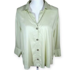 H&M LT. GREEN BLOUSE SZ.L EUC.  GORGEOUS BLOUSE IN EXCELLENT USED CONDITION.